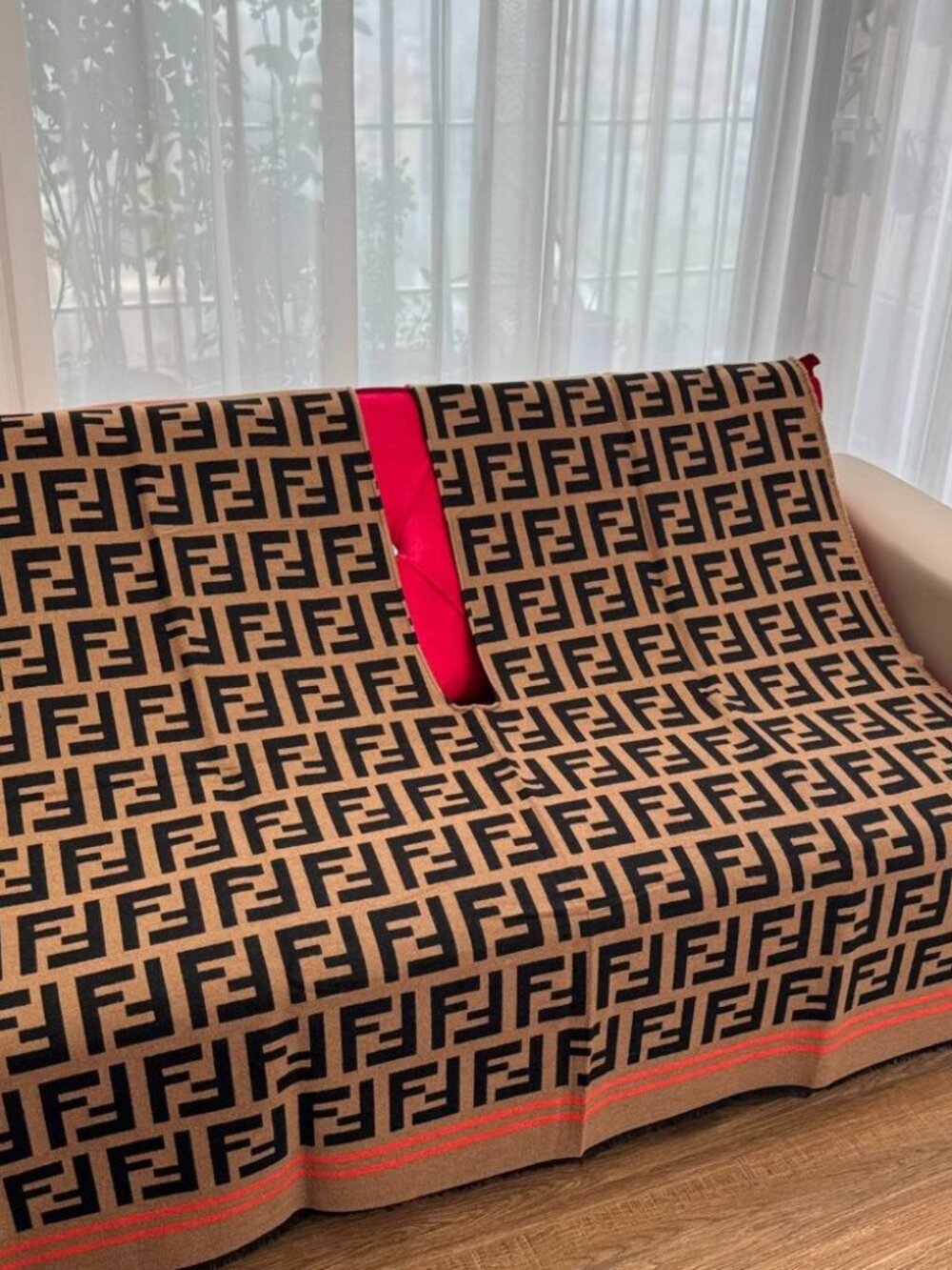 New w/ 💞 FENDI Roma Fall 2024 Reversible Shawl Brushed Poncho Scarf Wrap - Picture 4 of 8